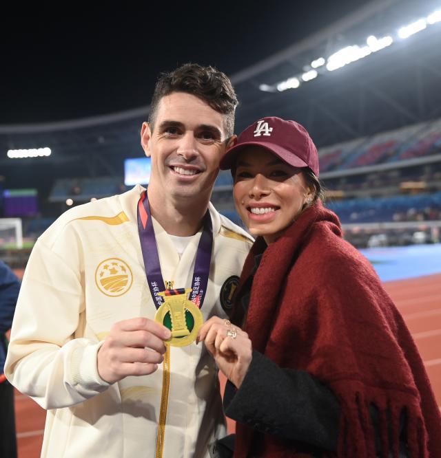 1734947559273019334.jpg (体育)(27)足球——足协杯决赛:上海海港队夺冠XxjpseC007810_20241123_PEPFN0A001.jpg